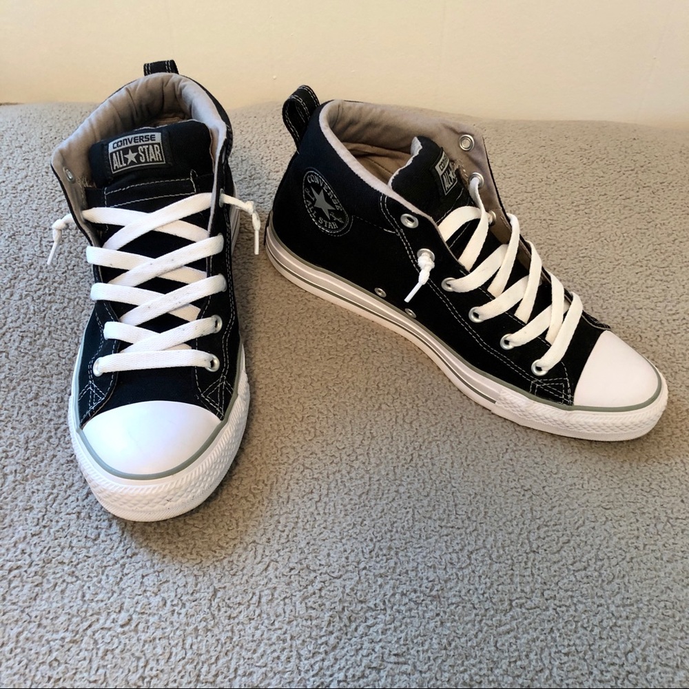 Like new men’s 10 black converse padded shoes
